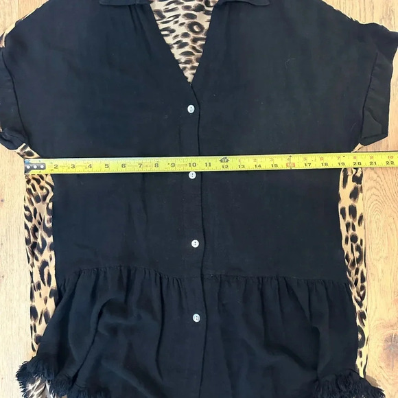 Umgee Tunic Black and‎ Leopard, rough hem, mixed print small - Picture 8 of 9
